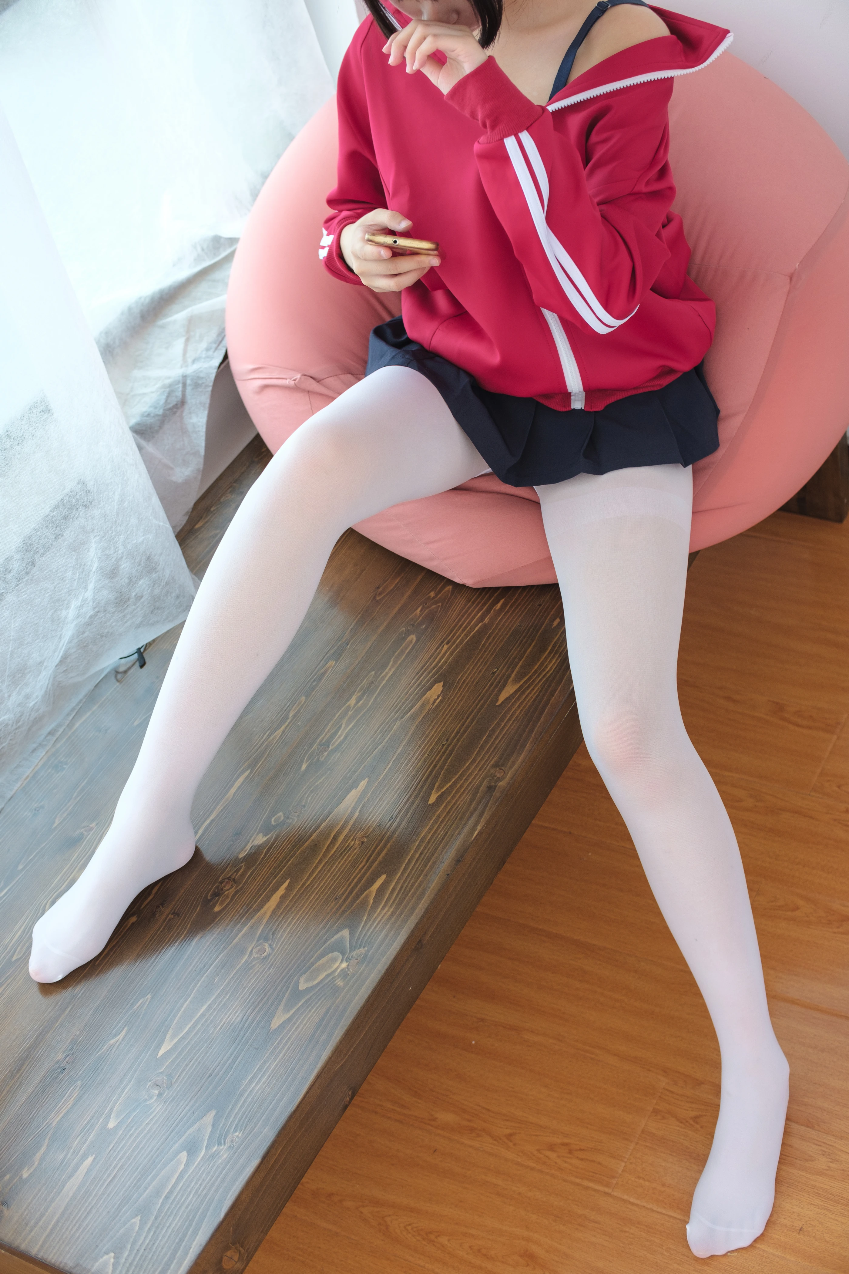 森萝财团 [BETA-026] 红色校服肉丝美足少女 [78P]插图